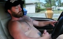 Muscle bear daddy cumming in truck