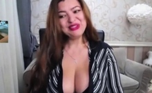 Curvy MILF Striptease on Webcam