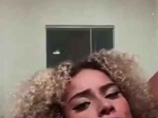 Kevelin Gomes mulata gostosa mamando em live do Instagram